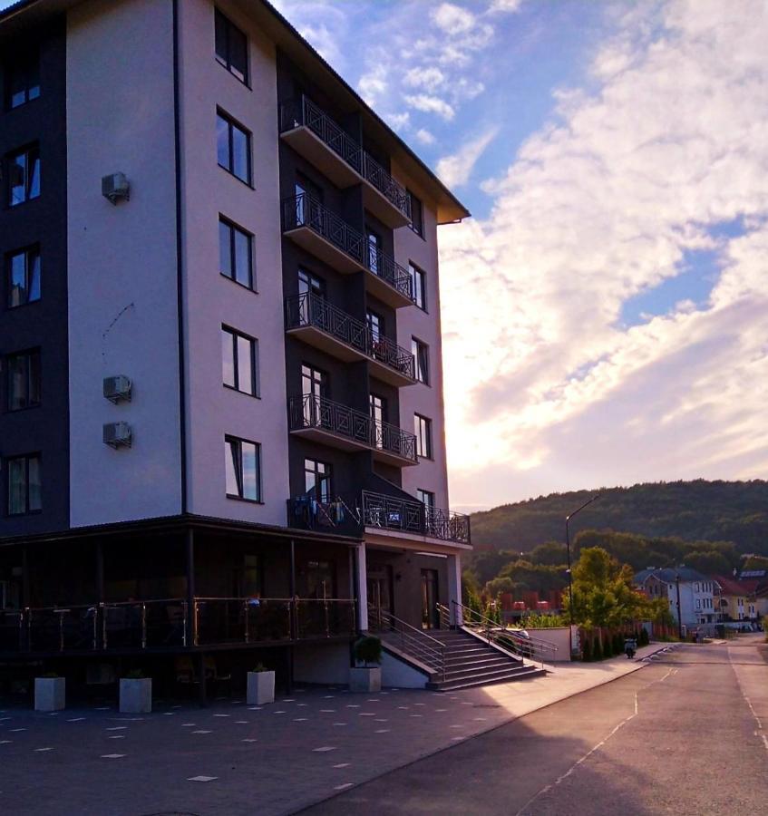 Апартаменти В "Арена Віладж" Polyana  Exterior foto